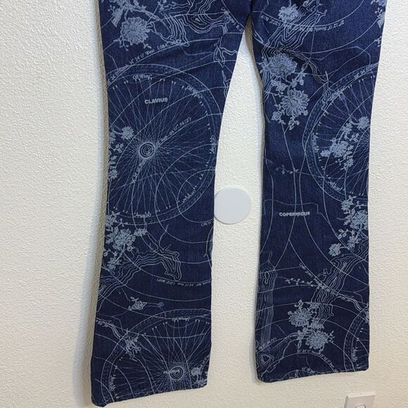 NWOT- Off-White- Globe graphic-print flared jeans- Size 29 - Picture 10 of 16